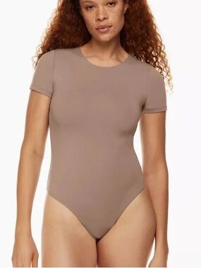 Babaton Short Sleeve Contour Bodysuit